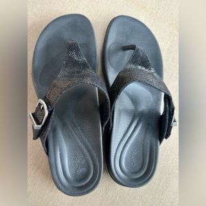 Super cute and comfortable Aetrex sandals